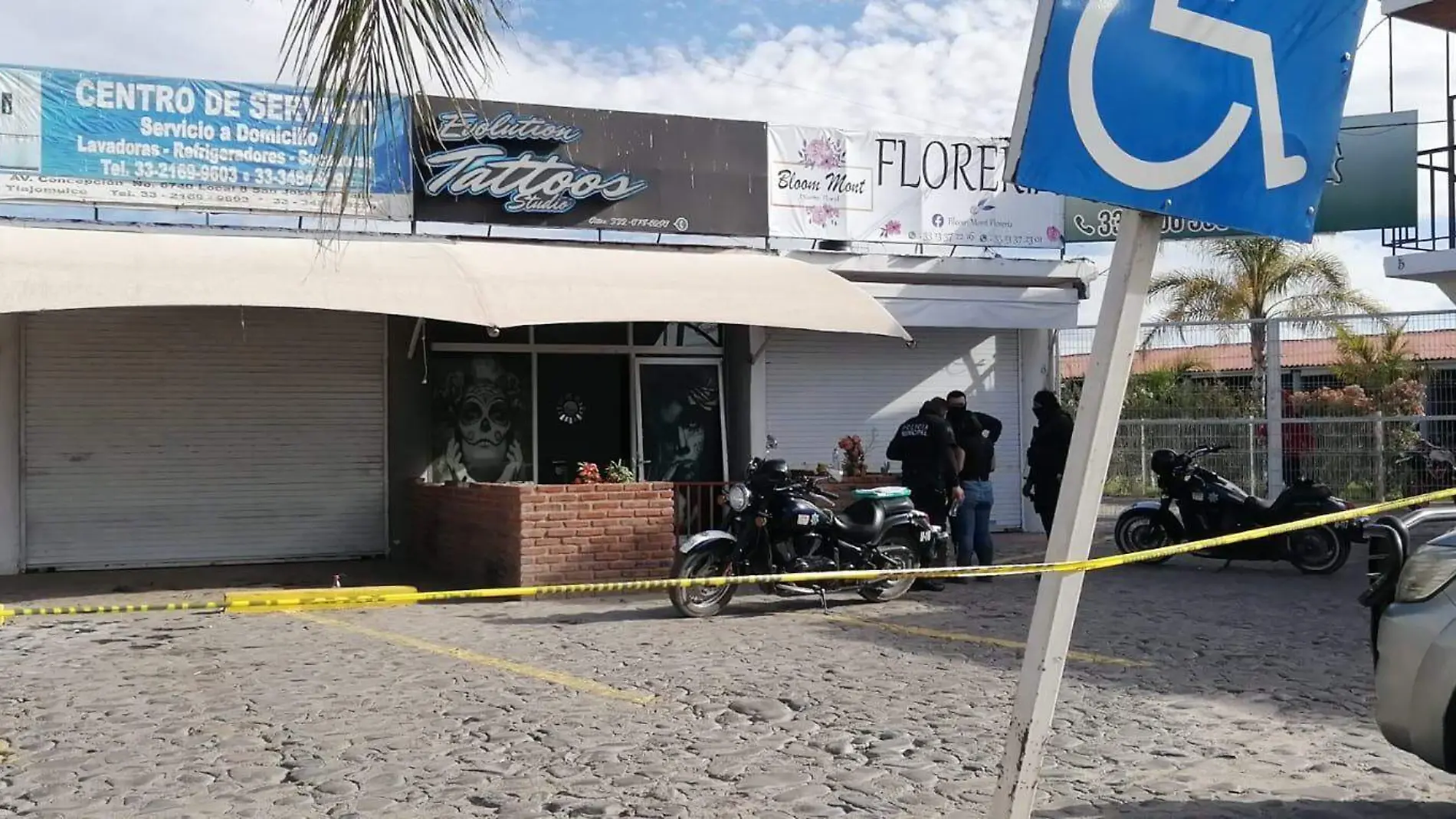 Matan a dos hombres y hallan un cuerpo en hechos casi simultáneos